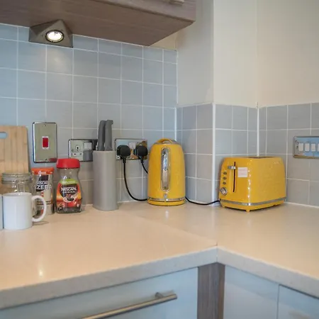 Steps Away From New Street Station & 2 Beds & 2 Baths Flat At Center *